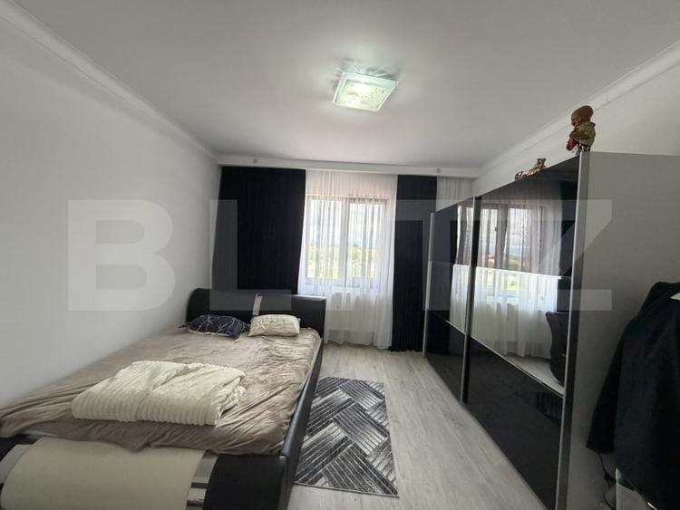 Casă individuală cu 8 camere cu Teren 3000 Mp în Exterior Sud