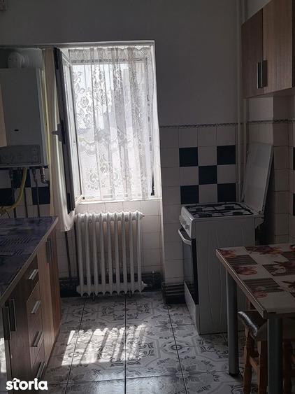 Apartament cu 3 camere decomandat, mobilat în Independenței