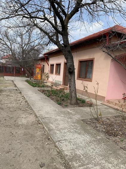 Casă cu 4 camere cu Teren 1187 Mp în Central