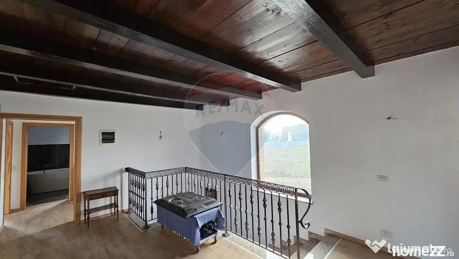 Casă cu 5 camere cu Teren 840 Mp în Șcheia