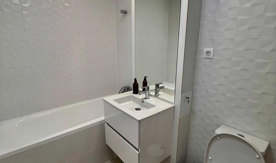 Apartament cu 2 camere decomandat în Theodor Pallady