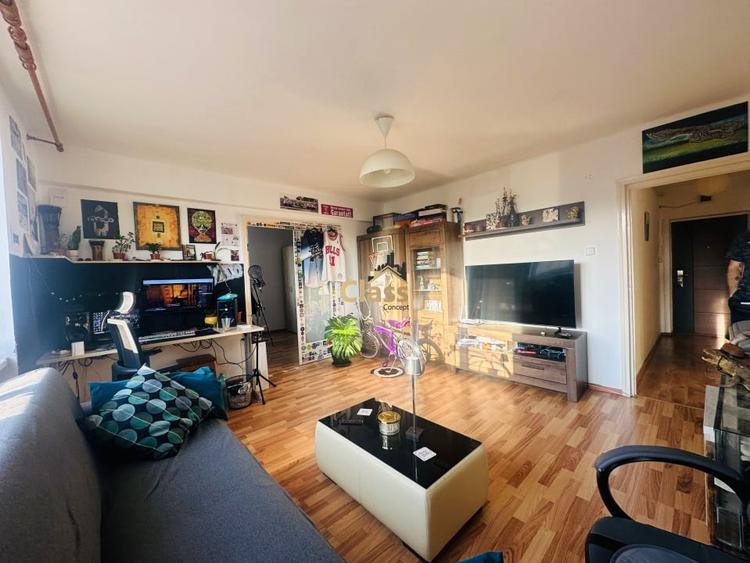 Apartament cu 2 camere semidecomandat, mobilat în Semicentral