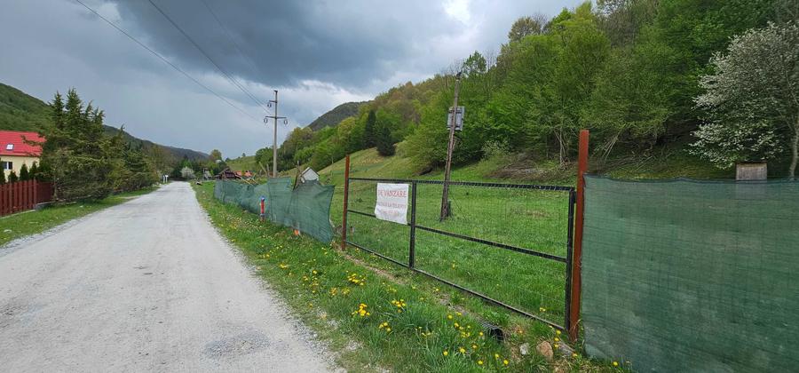 Teren de 2450 mp, în Bulz