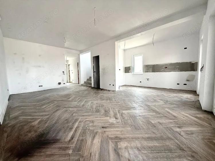 Casă cu 5 camere cu Teren 360 Mp în Urseni