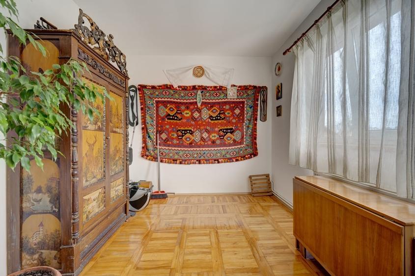 Casă cu 6 camere cu Teren 1576 Mp în Fundeni