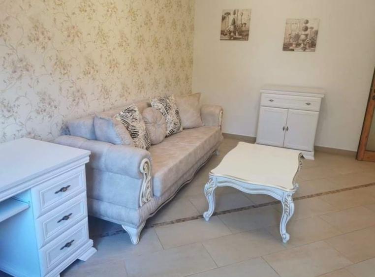 Apartament cu 2 camere decomandat în Nicolina