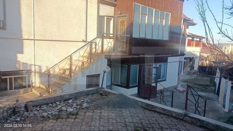 Casă individuală cu 5 camere cu Canalizare în Reghin
