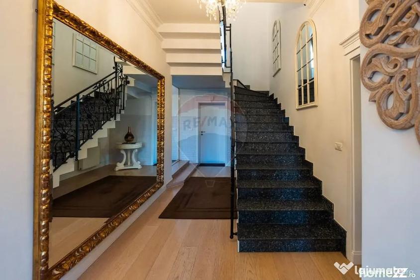 Casă cu 7 camere cu Teren 868 Mp în Trivale