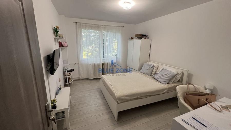 Apartament cu 4 camere în Apusului