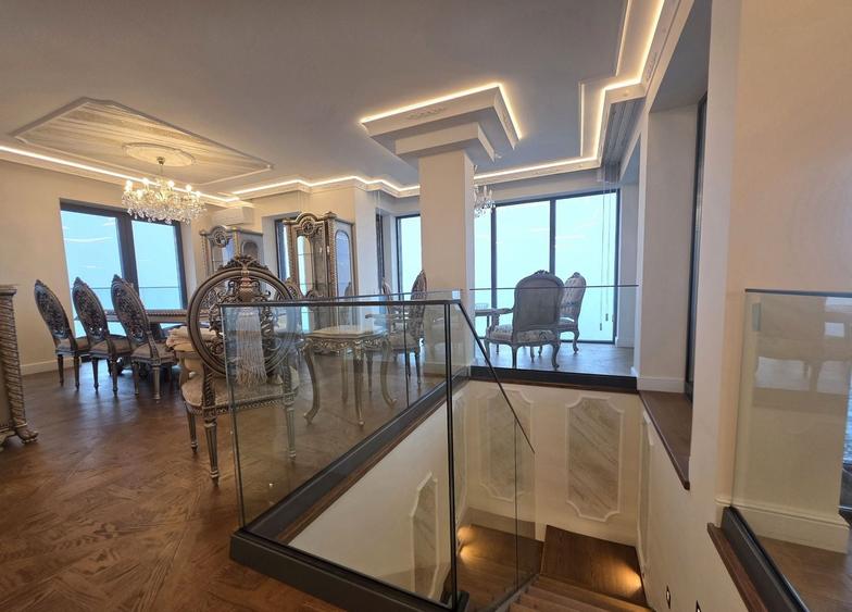 Apartament cu 4 camere decomandat în Aviației