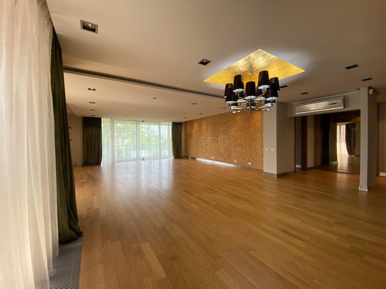 Apartament cu 4 camere în Băneasa