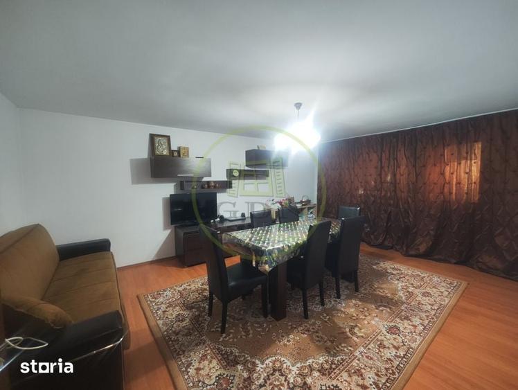 Casă cu 6 camere cu Teren 400 Mp în Podari