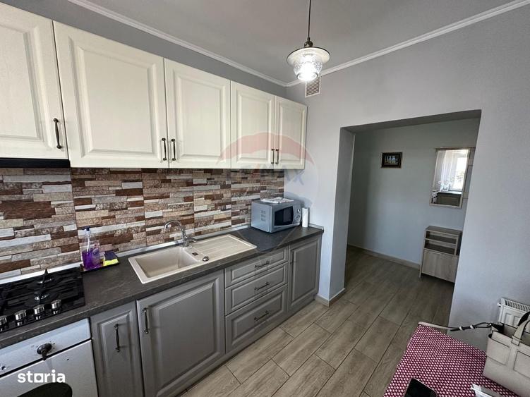 Apartament cu 3 camere în Intim