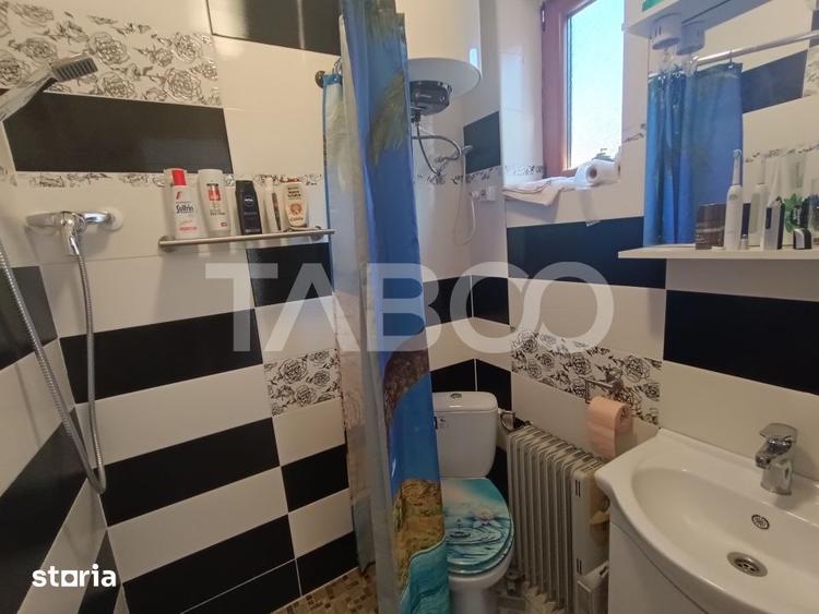Casă cu 4 camere cu Teren 300 Mp în Roșia