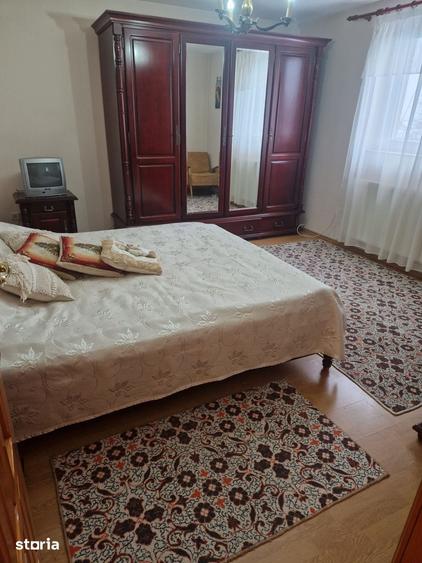 Casă cu 10 camere cu Teren 2500 Mp în Central