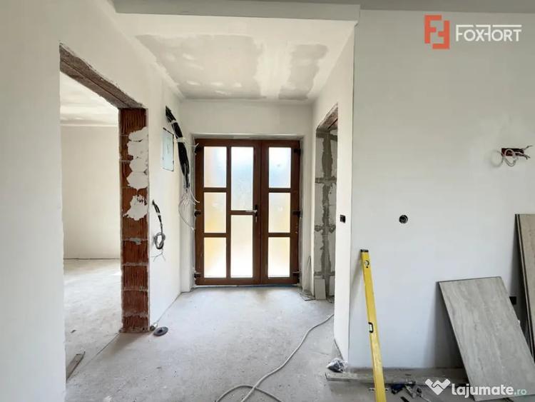 Casă cu 5 camere cu Teren 348 Mp în Săcălaz