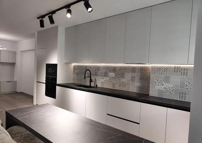 Apartament cu 3 camere decomandat, mobilat în Tractorul
