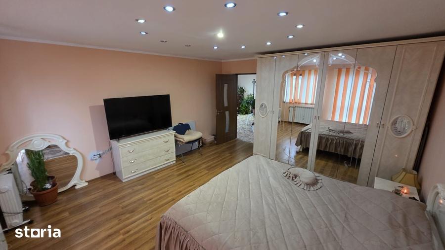 Casă cu 6 camere cu Teren 960 Mp în Câmpineanca