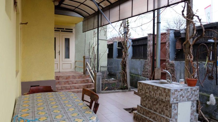 Casă cu 3 camere în Central