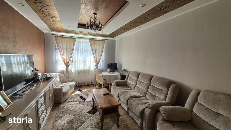 Apartament cu 3 camere decomandat în Săsar