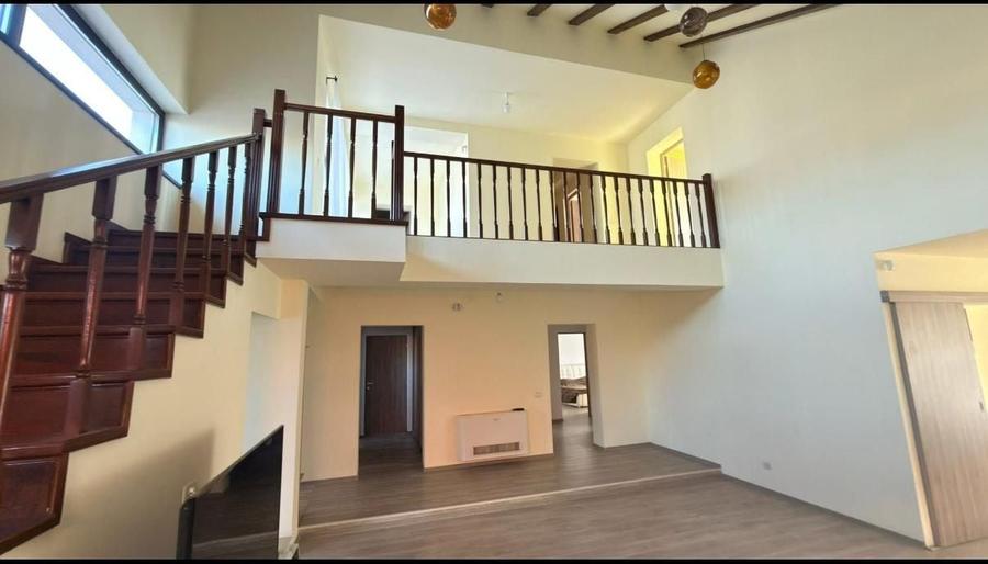Casă individuală cu 7 camere cu Canalizare în Săcălaz
