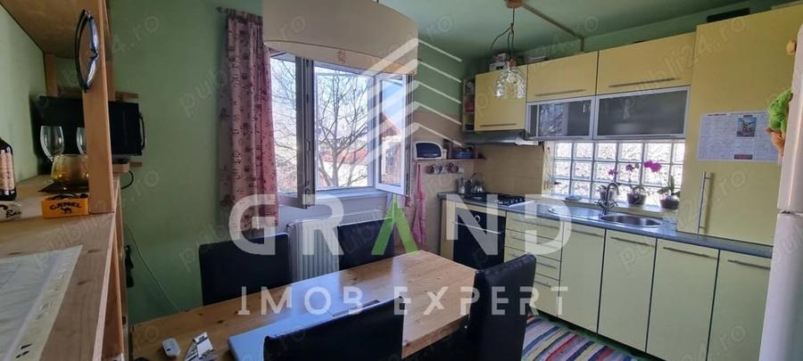 Apartament cu 2 camere decomandat, mobilat în Bulgaria