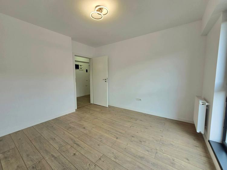 Apartament cu 4 camere decomandat în Dobroești