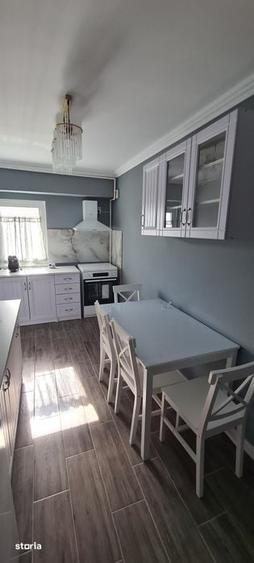 Apartament cu 3 camere decomandat în Sud