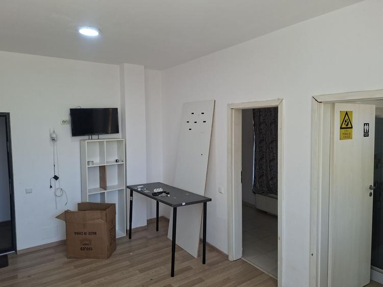 Spațiu comercial, de 27 mp, în Roșu