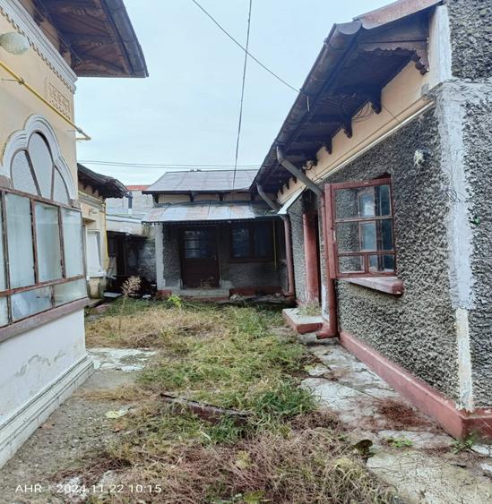Casă cu 3 camere cu Teren 220 Mp în Exterior Vest