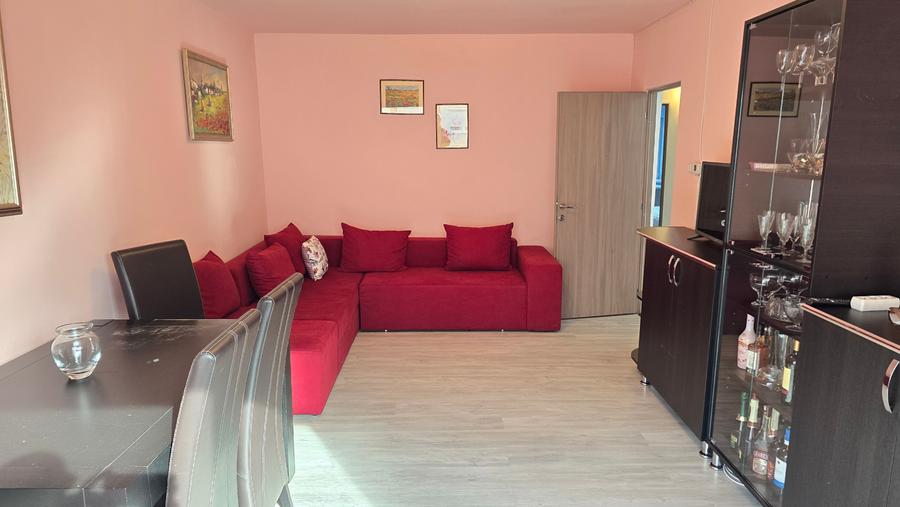 Apartament cu 4 camere decomandat în Liliacului