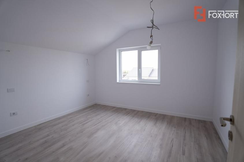 Duplex cu 4 camere cu Teren 273 Mp în Urseni