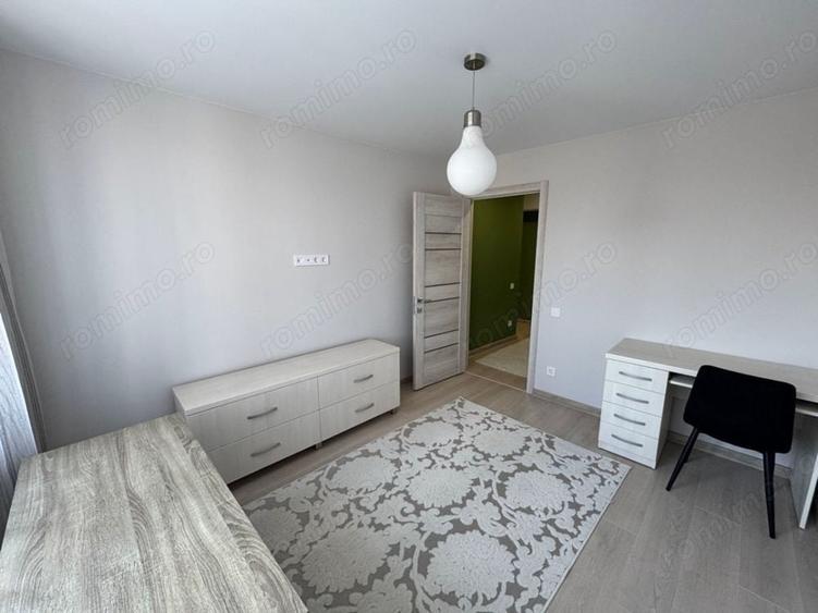 Apartament cu 3 camere decomandat în Florilor