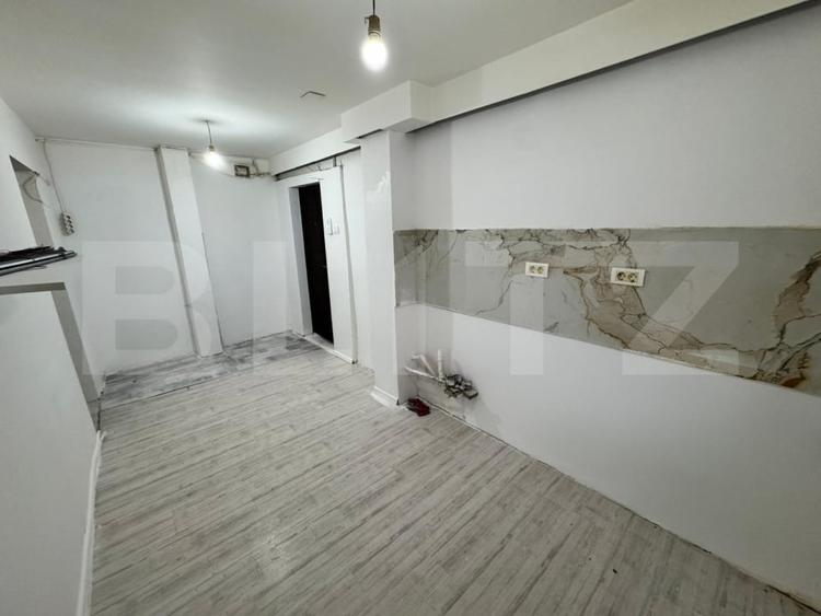 Apartament cu 4 camere decomandat în Valea Rosie