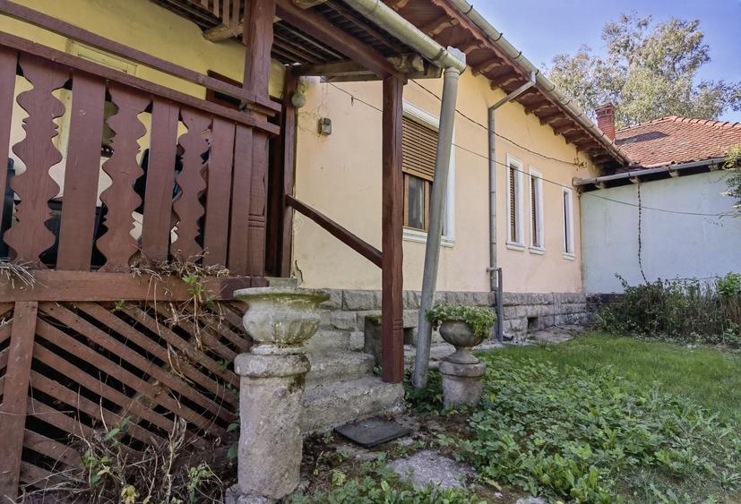 Casă individuală cu 3 camere cu Canalizare în Gurahonț