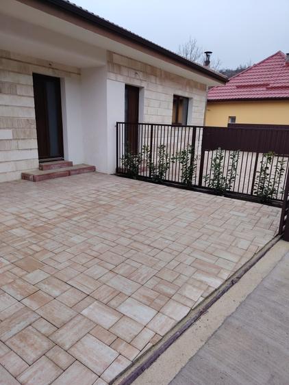 Casă cu 3 camere în Tăuți