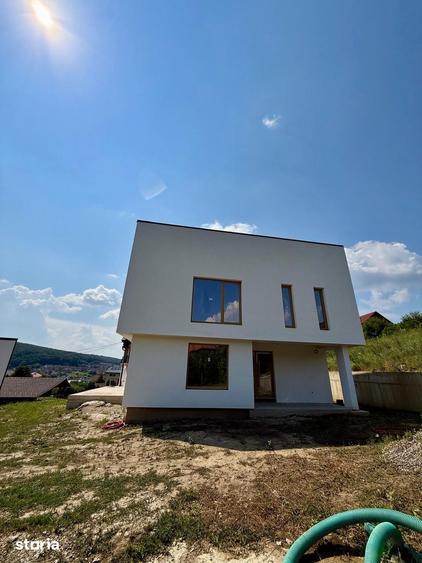 Casă cu 4 camere cu Teren 500 Mp în Corunca