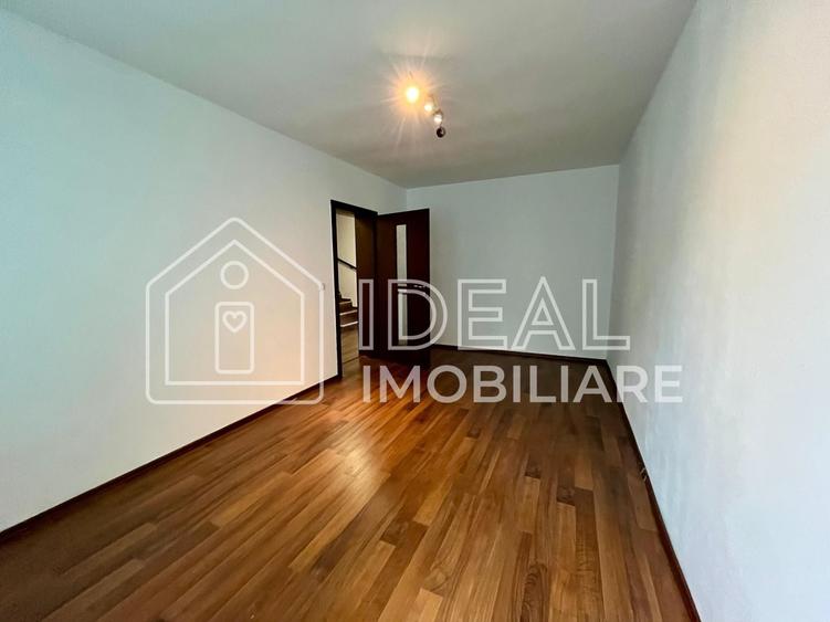 Casă individuală cu 5 camere cu Canalizare în Șelimbăr