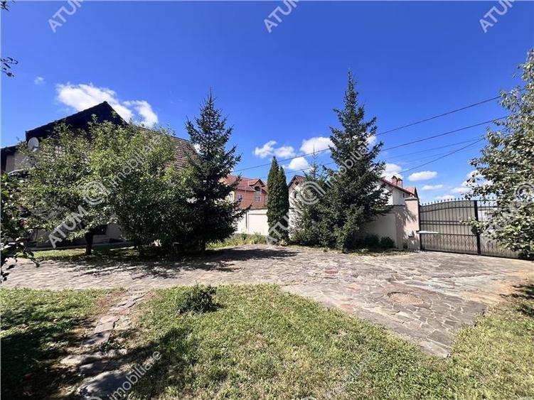Casă individuală cu 6 camere cu Canalizare în Central
