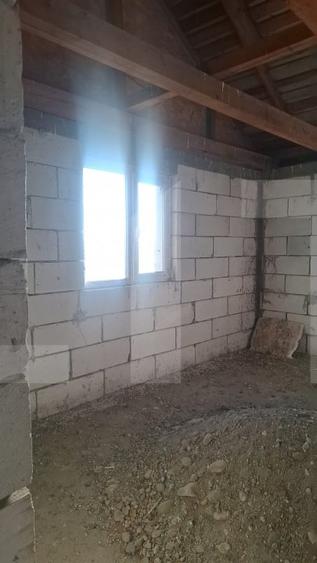 Casă individuală cu 8 camere cu Teren 1133 Mp în Curtișoara