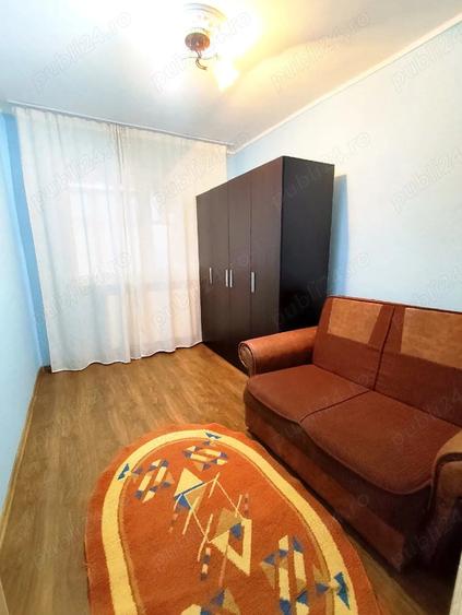 Apartament cu 3 camere semidecomandat, mobilat în Central