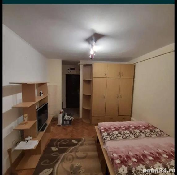Garsonieră decomandată în Central