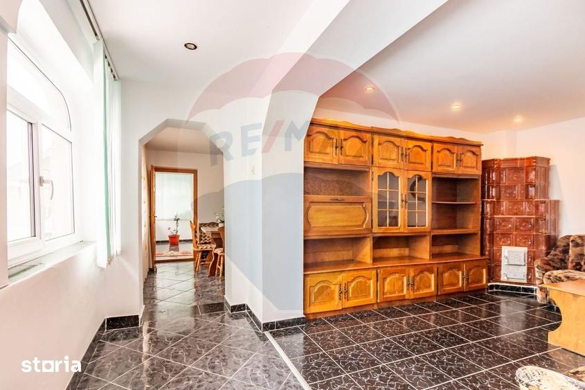 Casă cu 5 camere cu Teren 1842 Mp în Șotânga