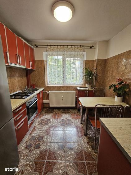 Apartament cu 3 camere decomandat în Nufărul
