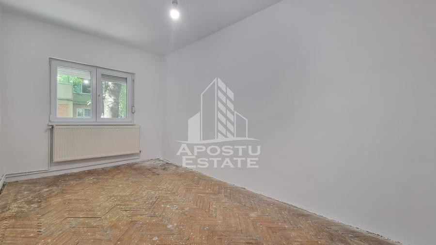 Apartament cu 3 camere decomandat în Aradului