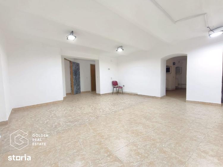 Spatiu langa Piata Catedralei, intrare din strada, str. Vasile Goldis - 6