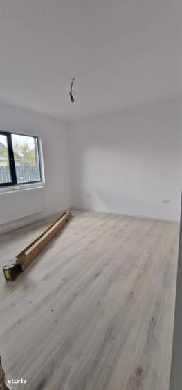 Casă cu 5 camere cu Teren 200 Mp în Lumina