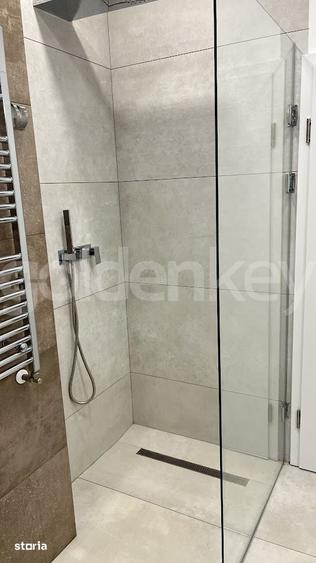 Casă cu 7 camere cu Teren 1000 Mp în Central