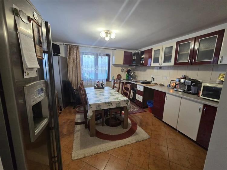 Casă individuală cu 4 camere cu Teren 7000 Mp în Mitocu Dragomirnei