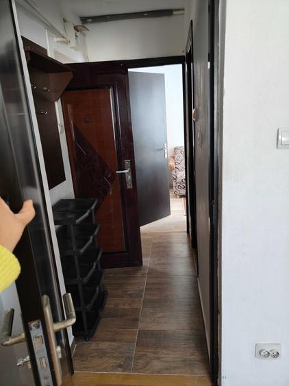 Apartament cu 2 camere semidecomandat în Piscoiu